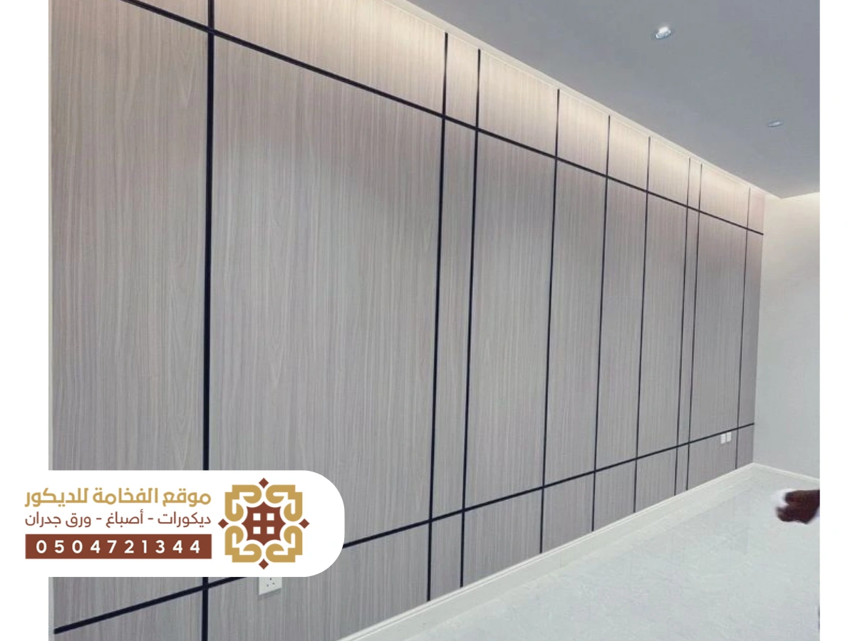 عملية تركيب بديل الشيبورد في المنزل تظهر خطوات التركيب والتصميم العصري لمظهر جديد ووظيفي.