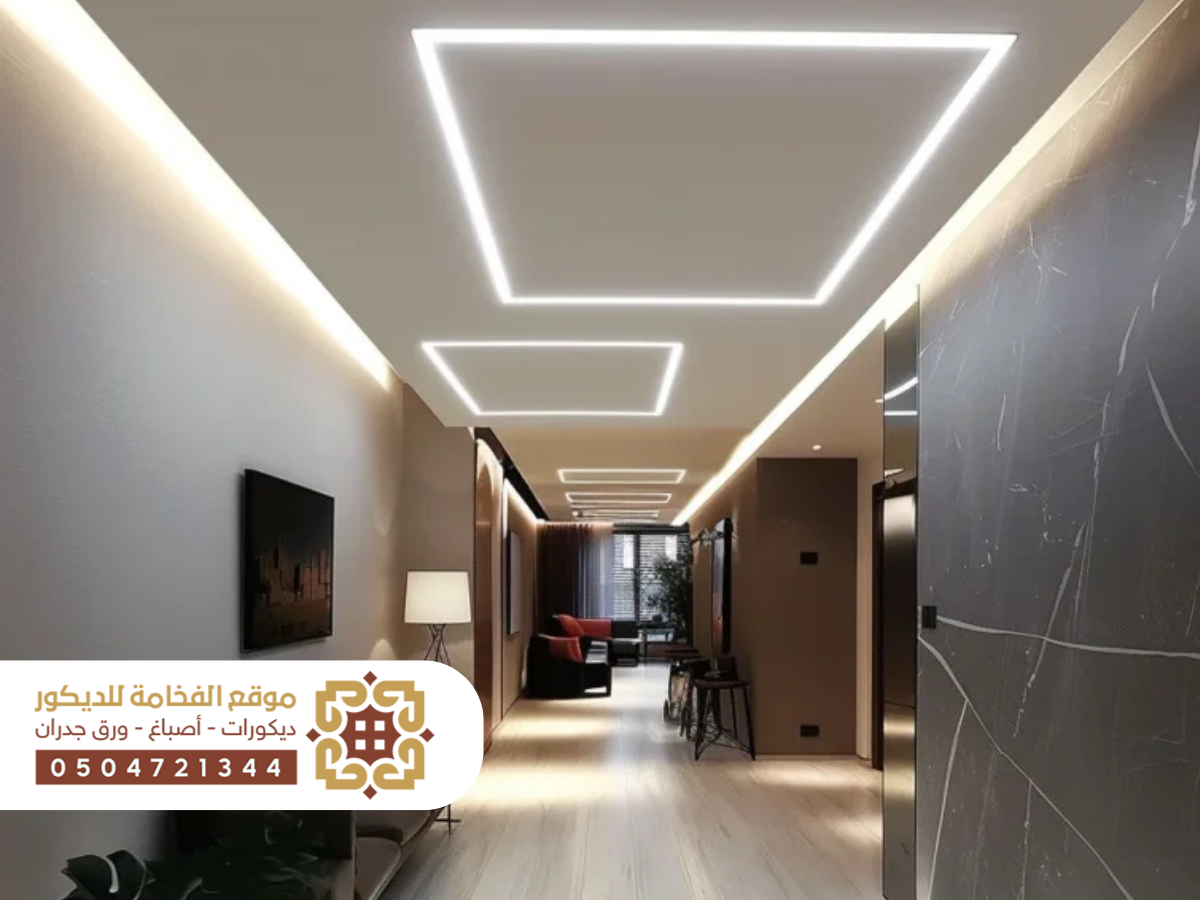 سقف جبس بورد حديث بتصميم مبتكر مع إضاءة مخفية وتفاصيل زخرفية أنيقة