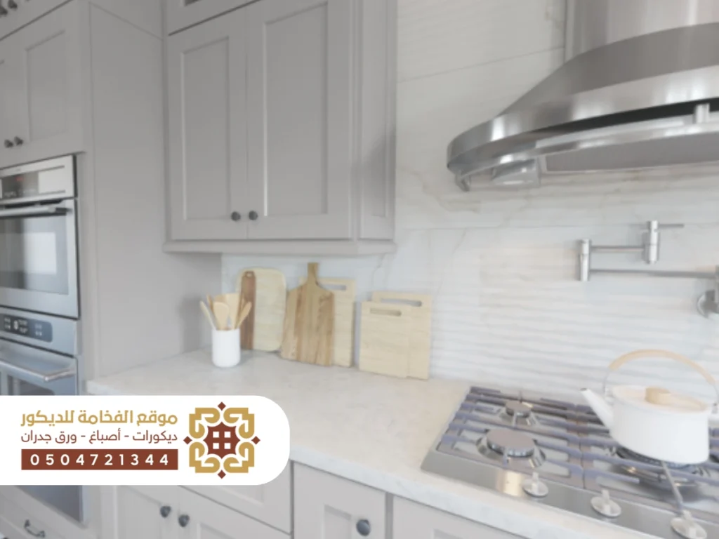 سطح أنيق بلمسة بديل الرخام بتصميم عصري ومظهر فاخر